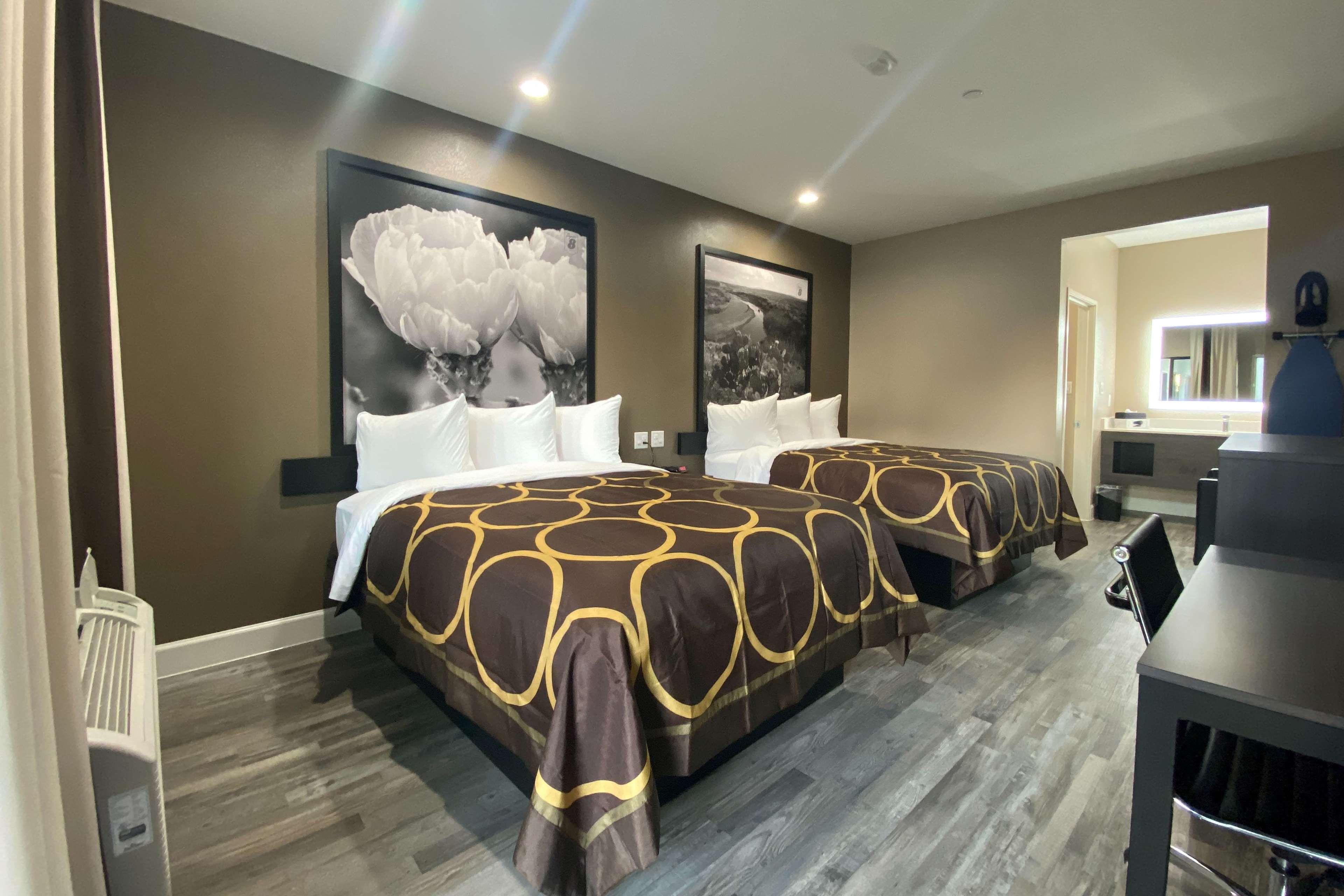 فندق Super 8 By Wyndham Houston Nw Beltway 8-West Rd المظهر الخارجي الصورة