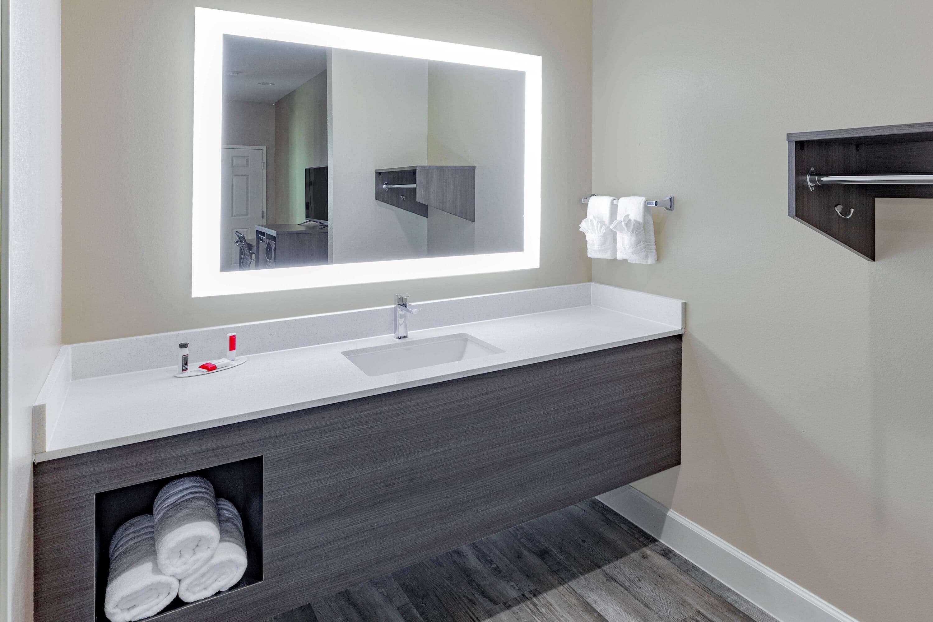 فندق Super 8 By Wyndham Houston Nw Beltway 8-West Rd المظهر الخارجي الصورة