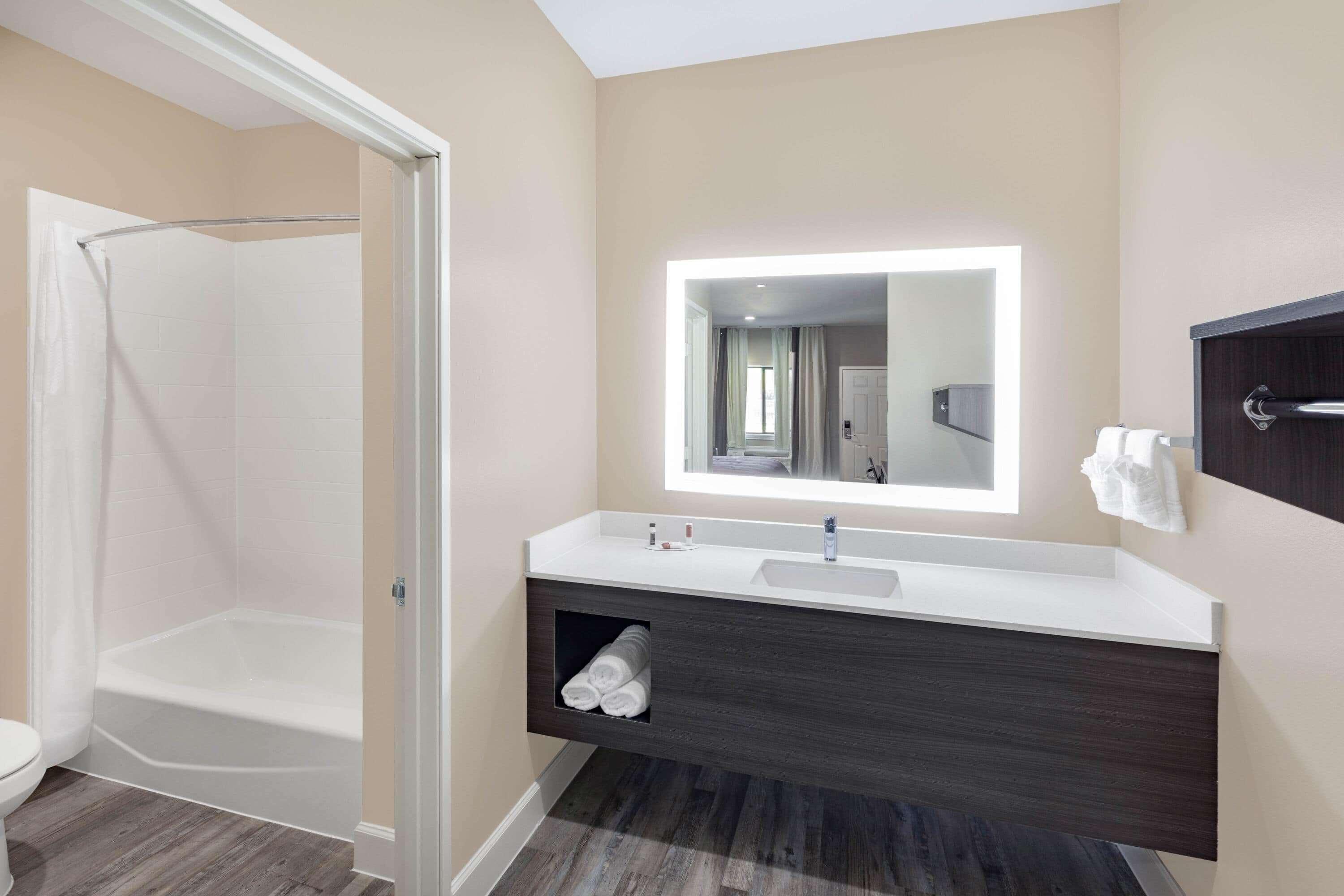 فندق Super 8 By Wyndham Houston Nw Beltway 8-West Rd المظهر الخارجي الصورة