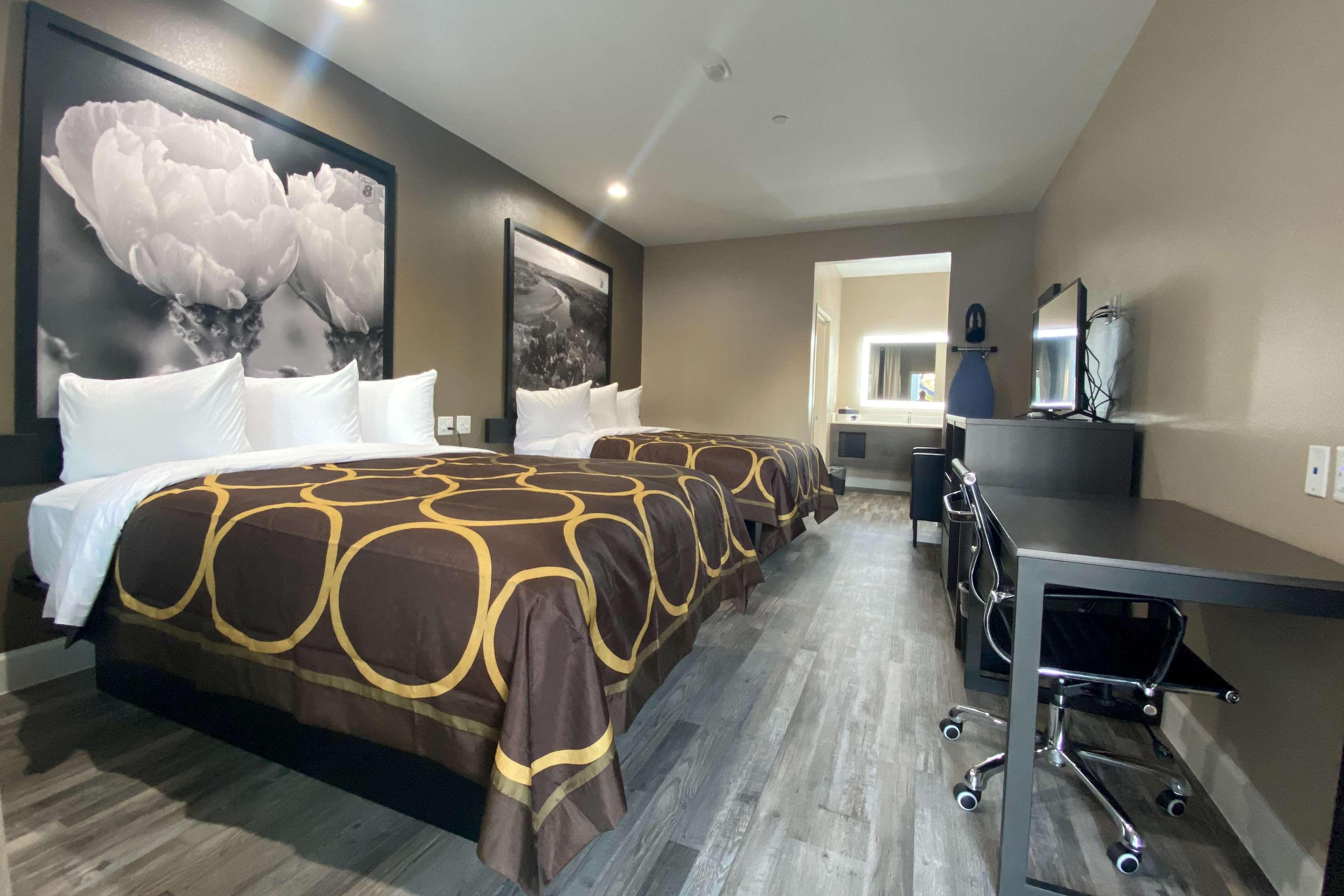 فندق Super 8 By Wyndham Houston Nw Beltway 8-West Rd المظهر الخارجي الصورة